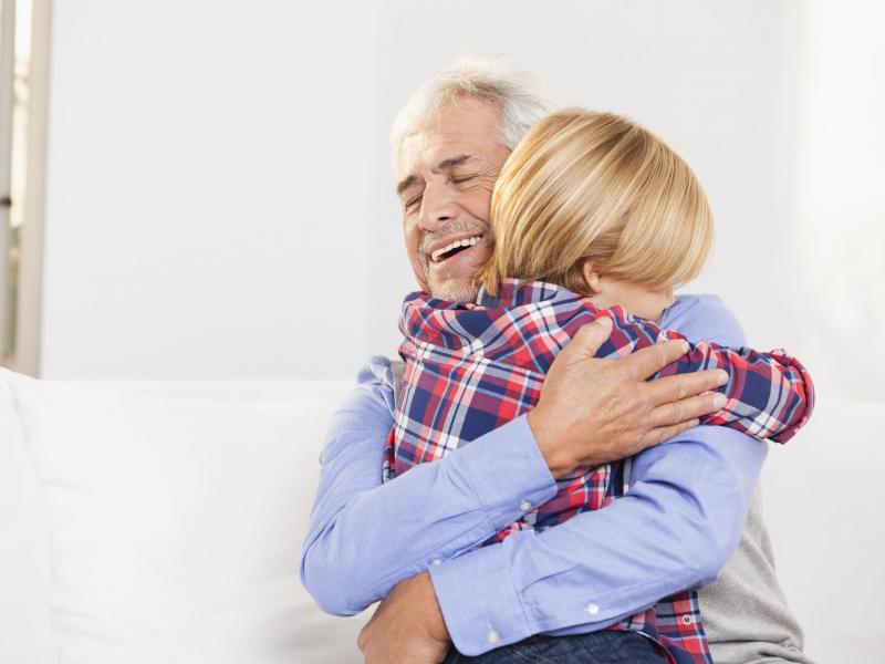 Dolce come un abbraccio dei nonni: la bontà diventa solidale